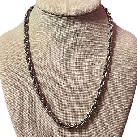 🤯5/$20🤯 Kenneth Cole New York Silver Tone Rope Chain - Picture 1 of 3